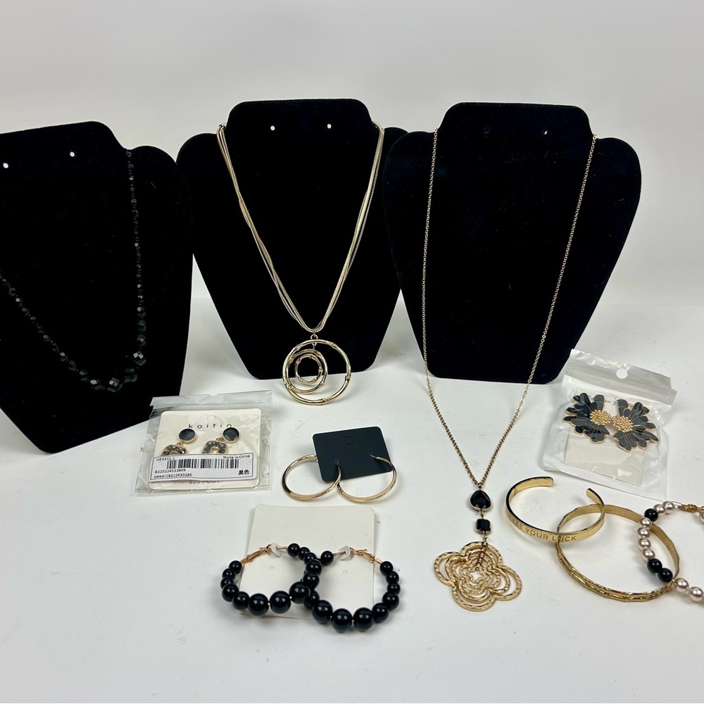 Elegant Black and Gold Jewelry Set